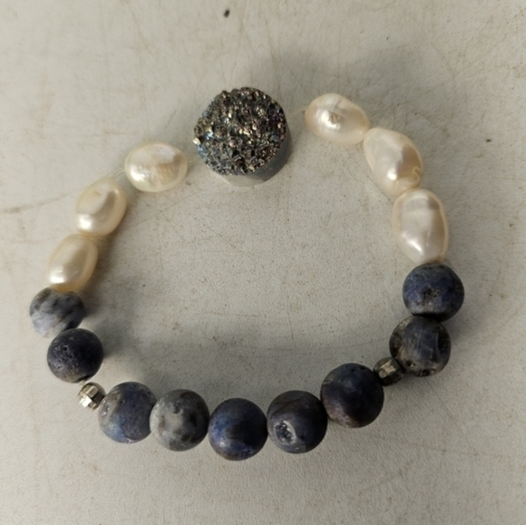 Sodalite and pearl bracelet‎ with a druzy bead - Picture 1 of 6